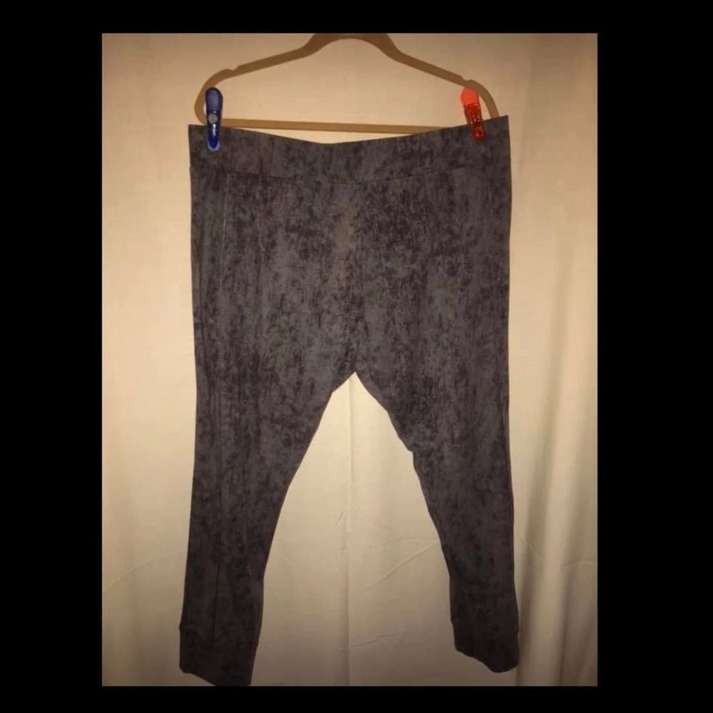 LOGO Joggers - Distressed Gray